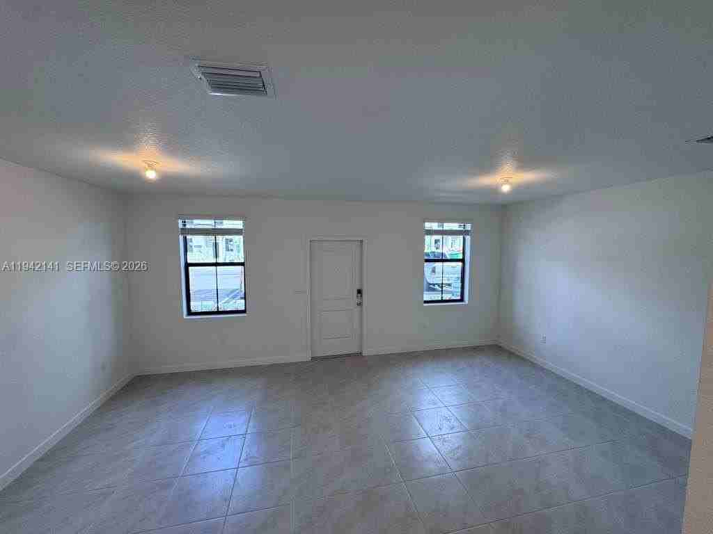 1549 Ne 3rd Ave #0 - Photo 3 of 27