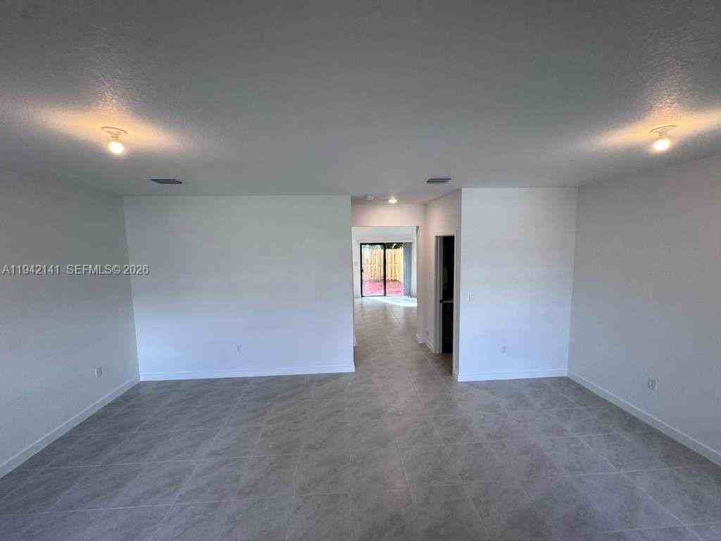 1549 Ne 3rd Ave #0 - Photo 4 of 27