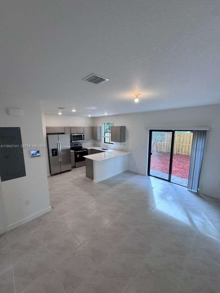 1549 Ne 3rd Ave #0 - Photo 7 of 27