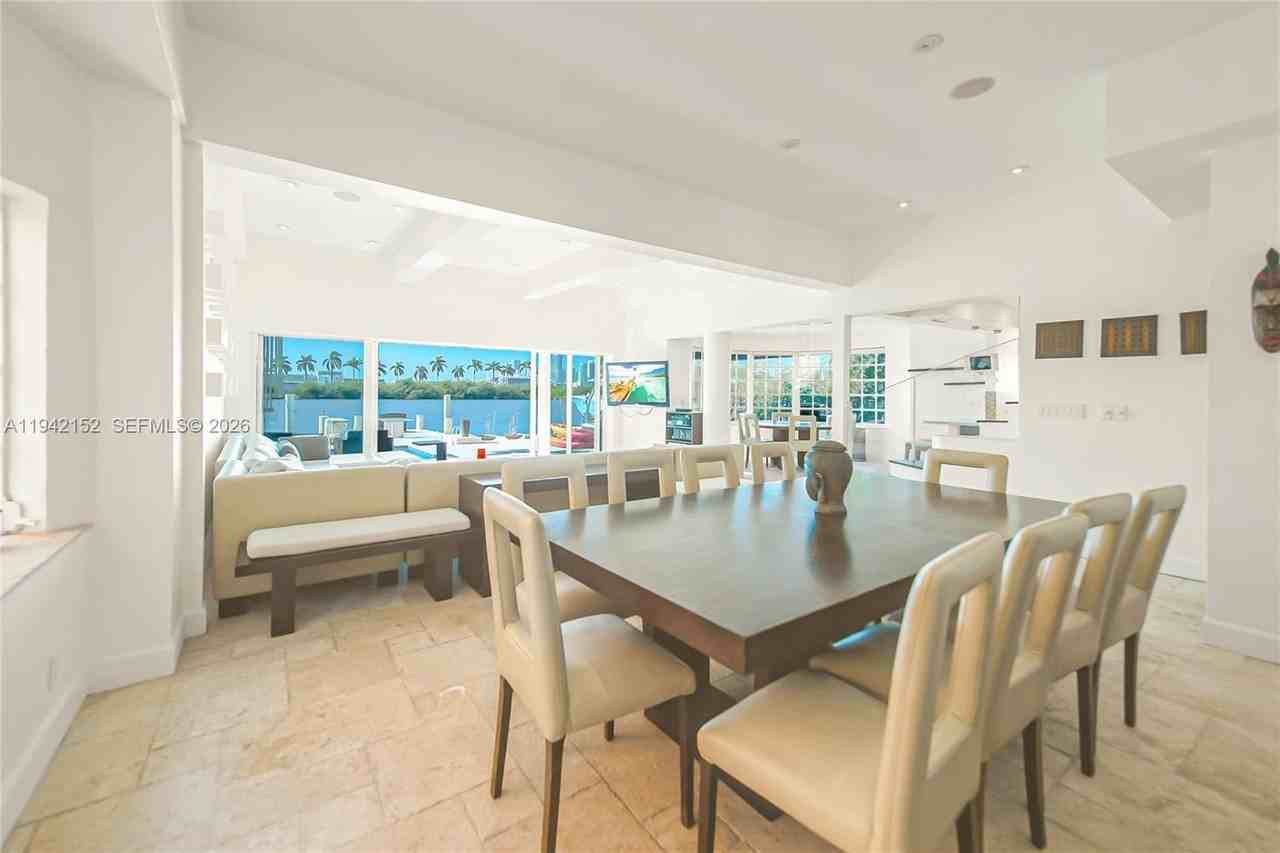 224 S Coconut Ln - Photo 5 of 34