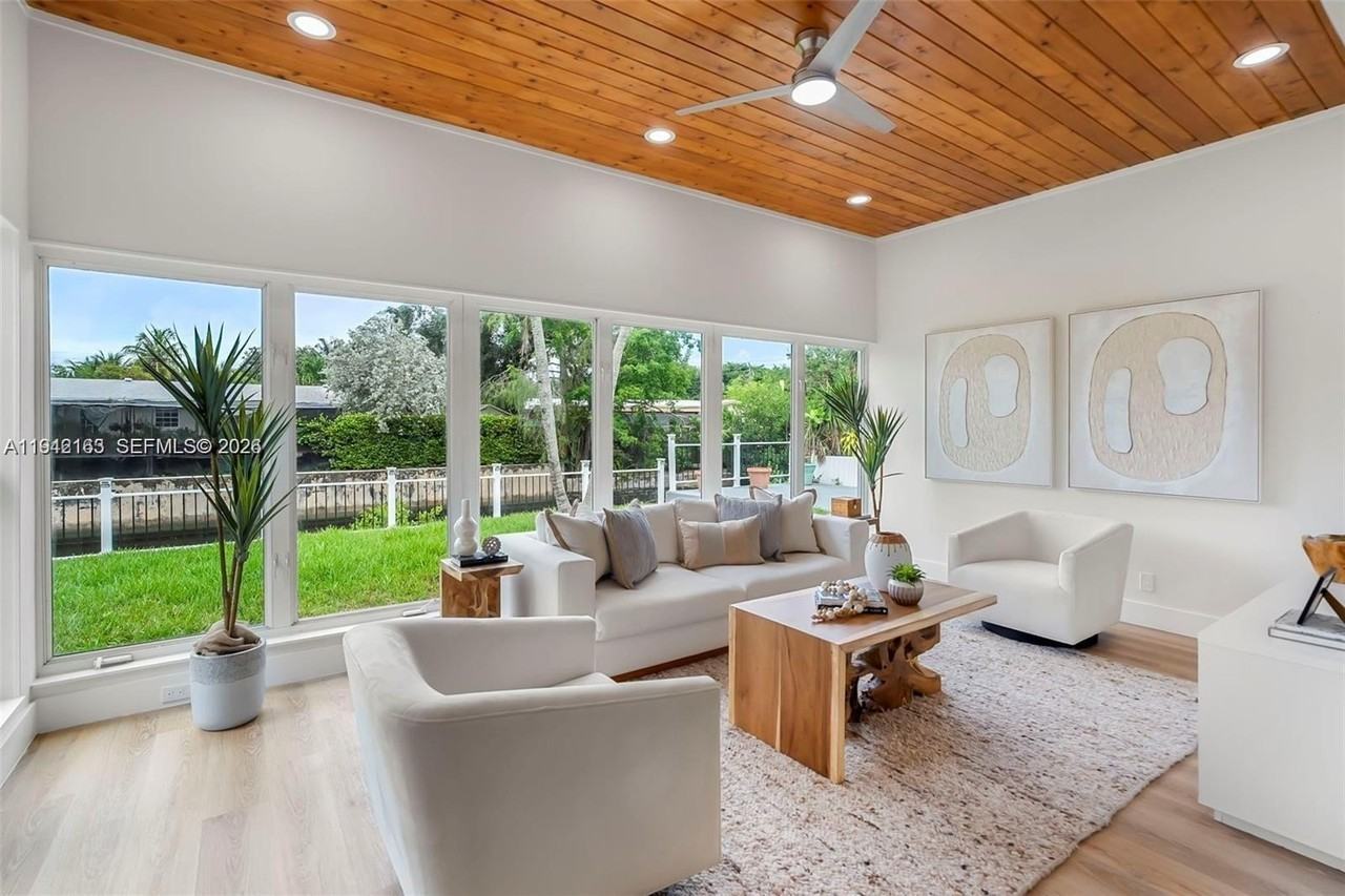 2621 Sw 19th St - Photo 5 of 26