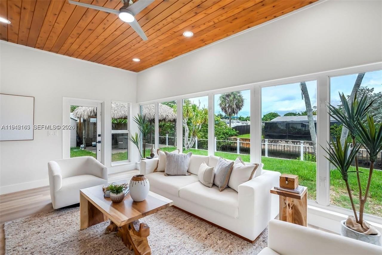 2621 Sw 19th St - Photo 6 of 26