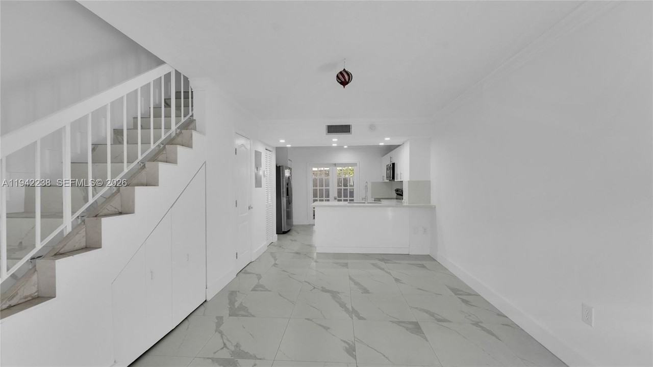 1917 Sw 107th Ave #708 - Photo 7 of 37