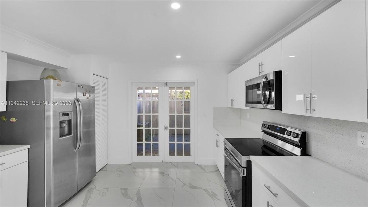 1917 Sw 107th Ave #708 - Photo 6 of 37