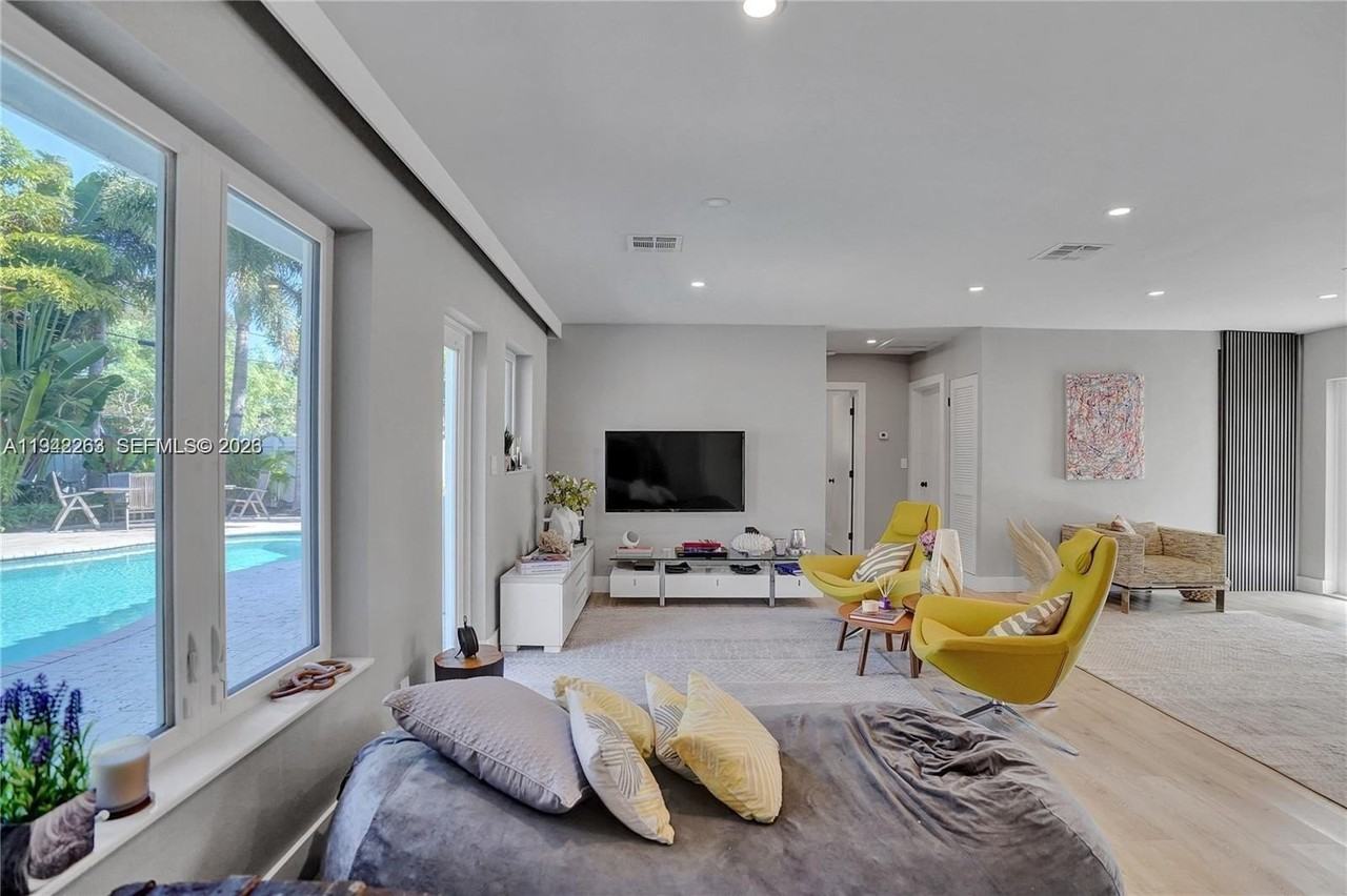 2011 Ne 31st Ct - Photo 5 of 33