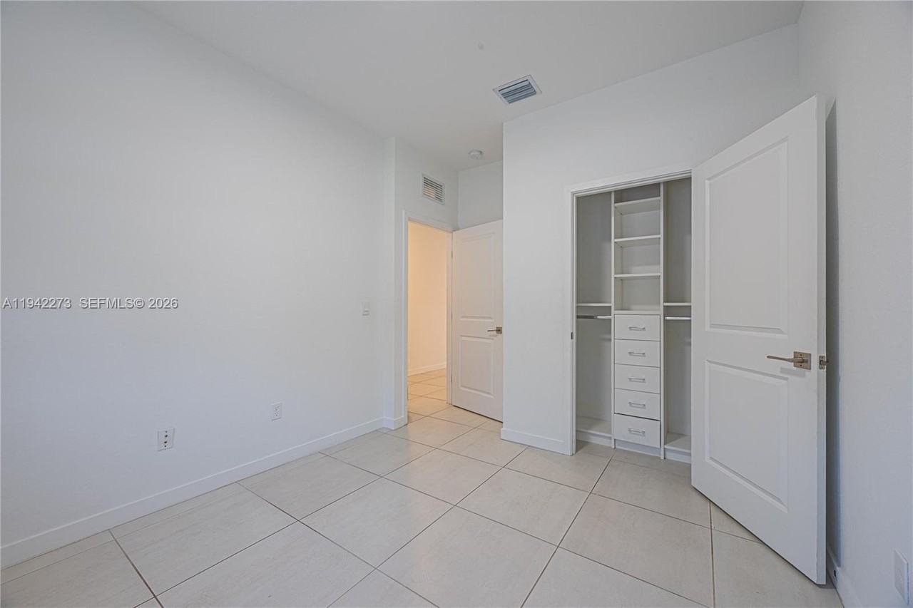 7214 Rockwood Rd - Photo 5 of 28