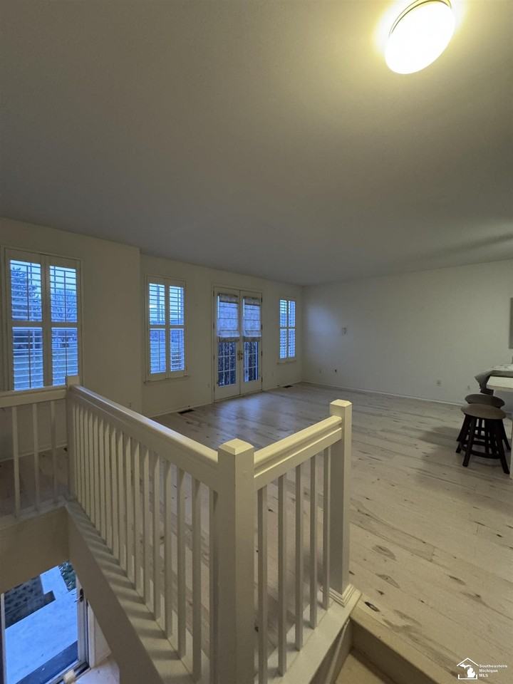 918 W 5th St - Photo 6 of 10