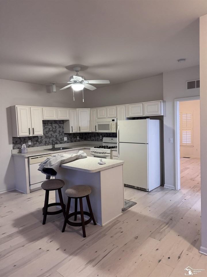 918 W 5th St - Photo 7 of 10