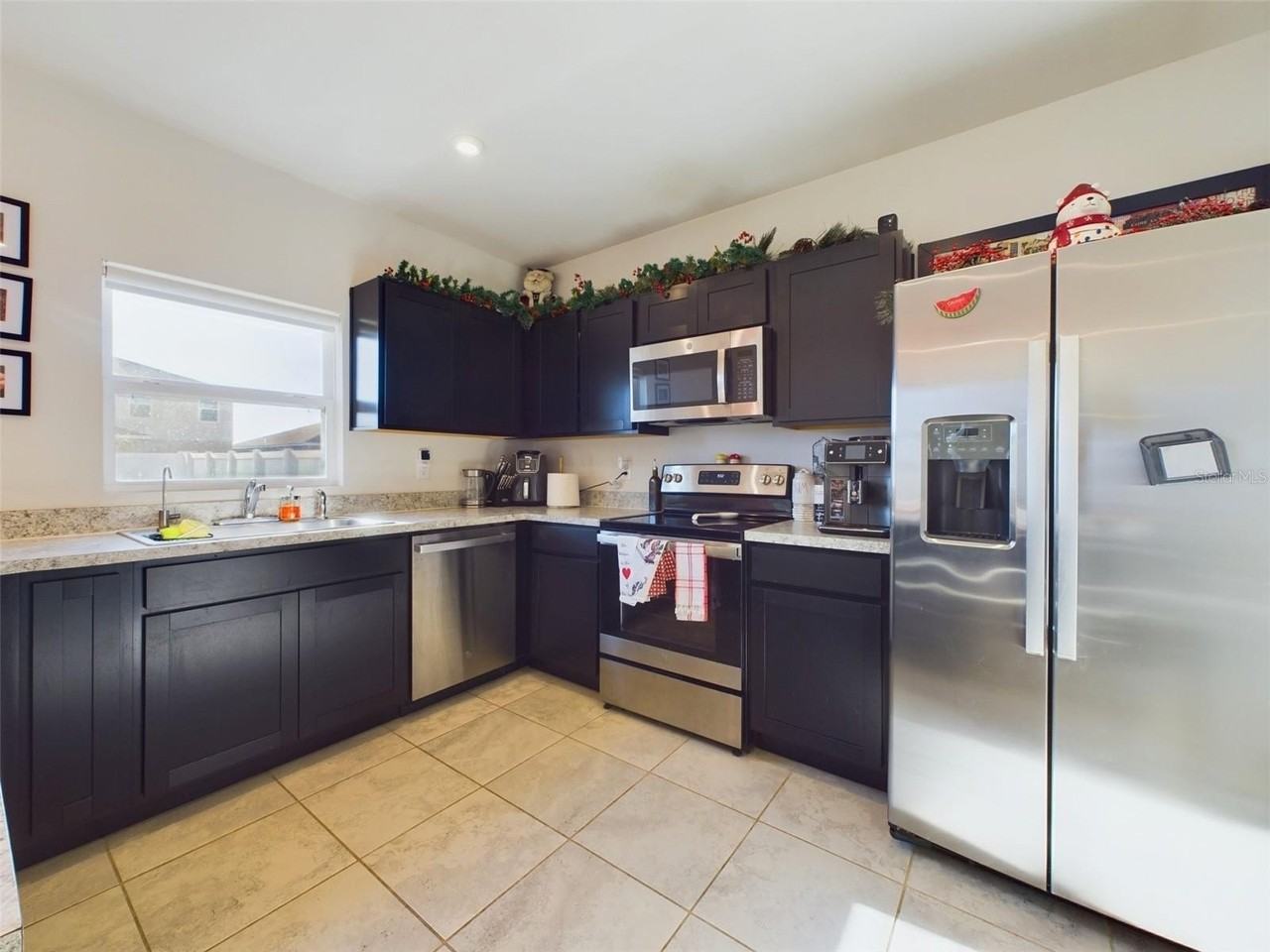 1424 Feather Ln - Photo 2 of 38