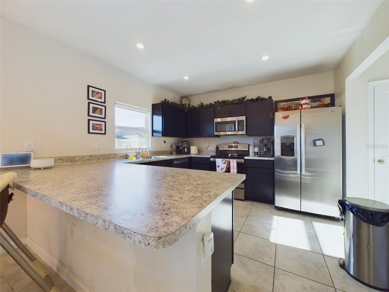 1424 Feather Ln - Photo 4 of 38