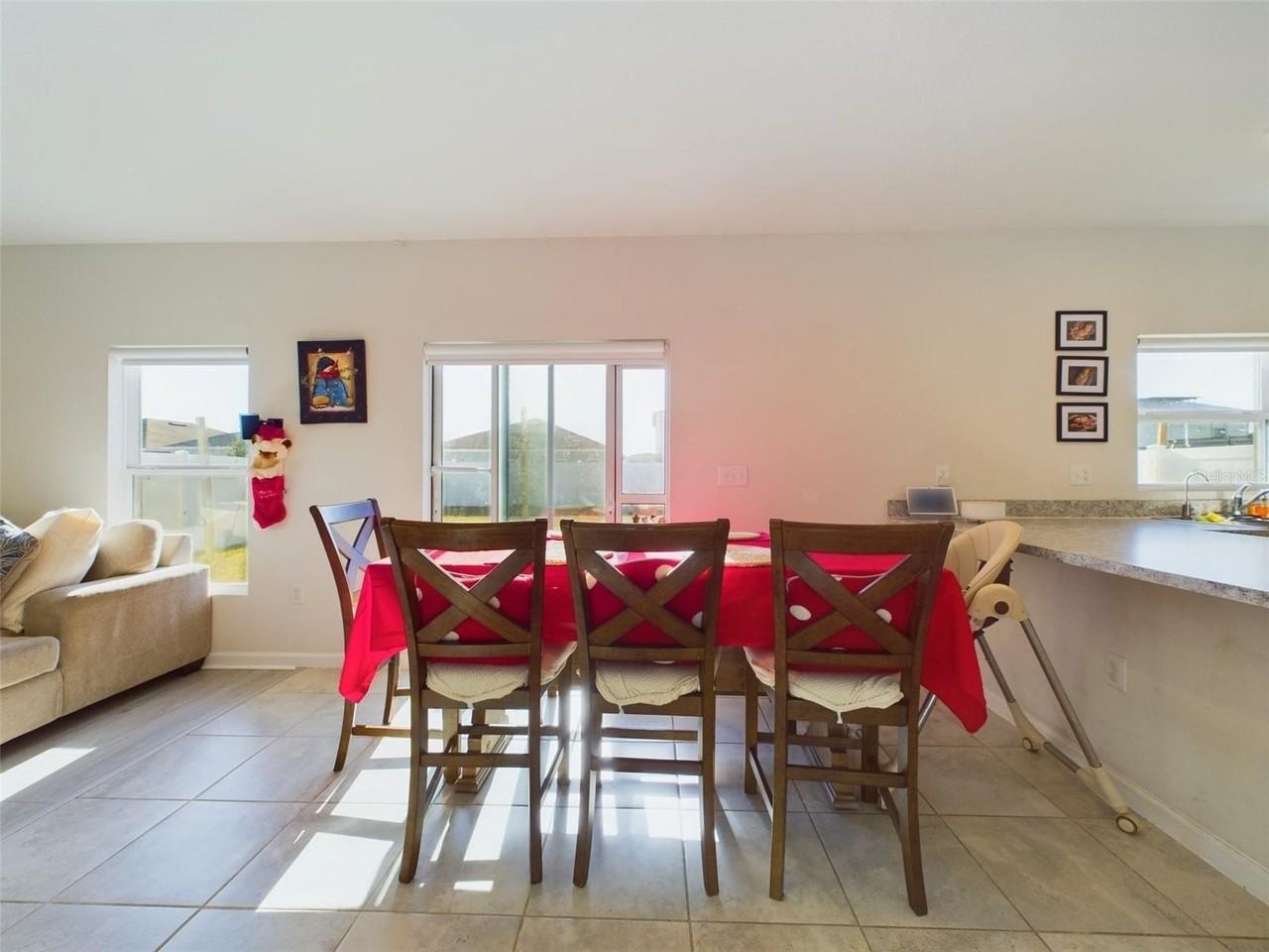 1424 Feather Ln - Photo 6 of 38