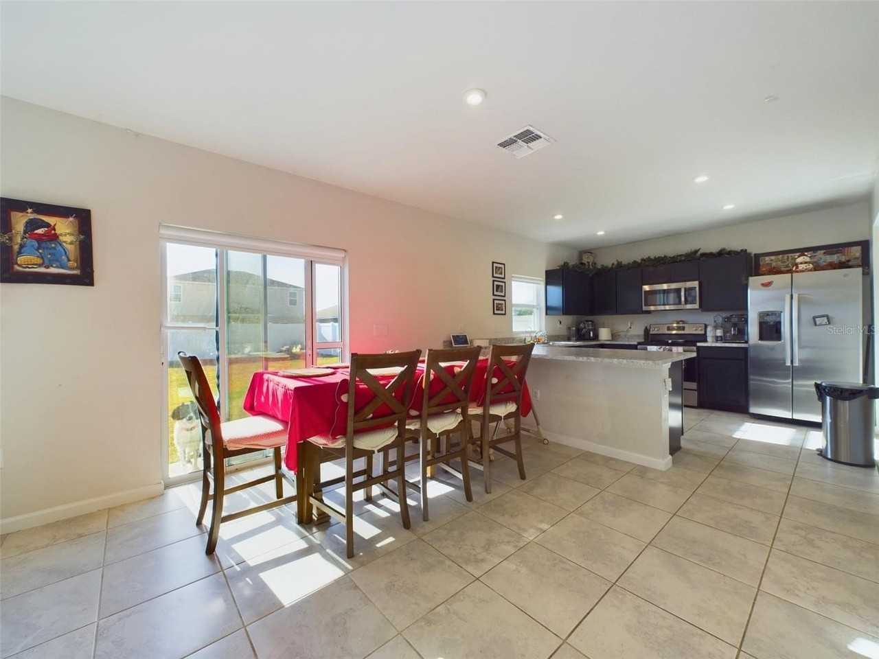 1424 Feather Ln - Photo 7 of 38