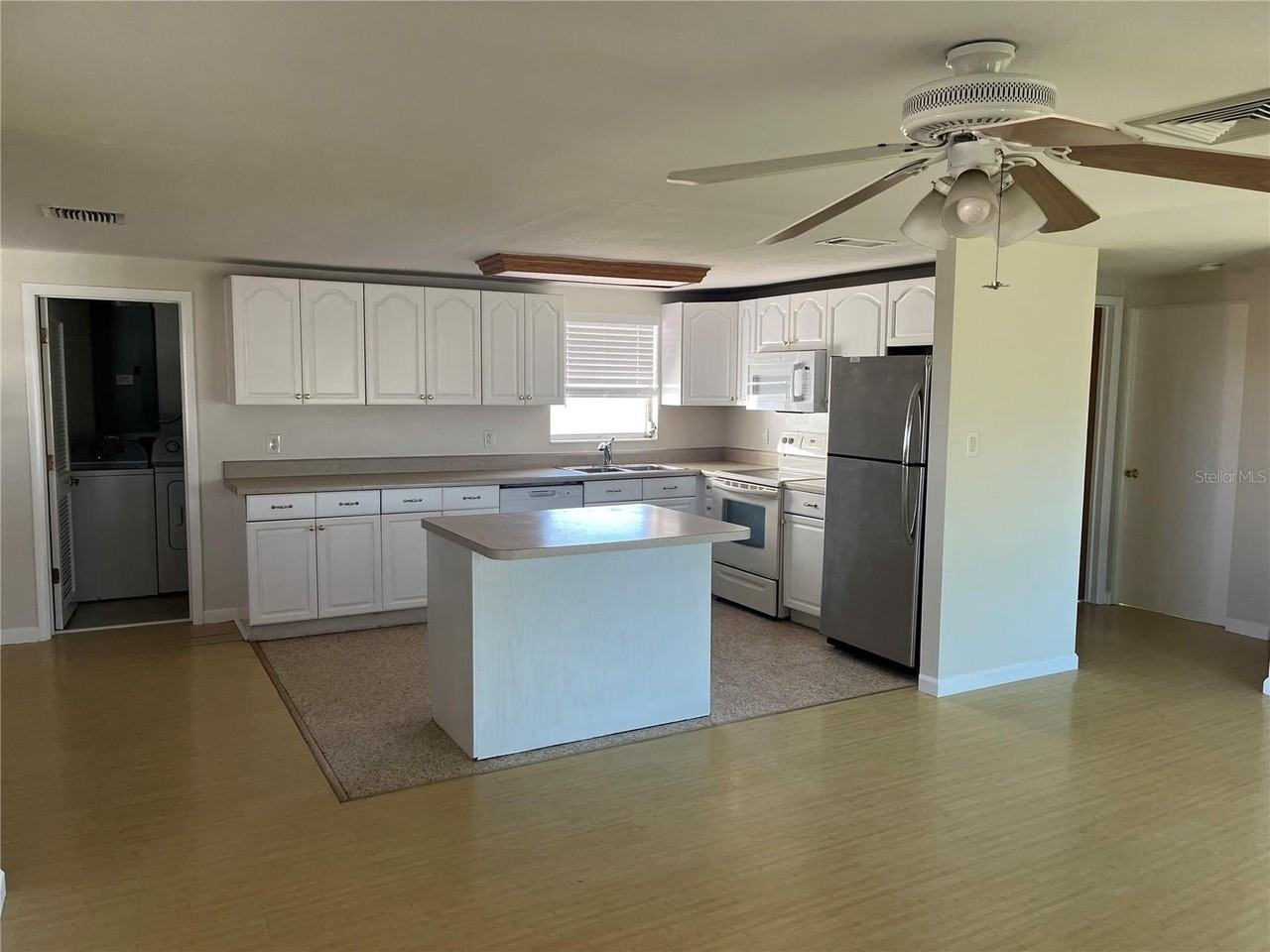 142 Sandhurst Dr - Photo 2 of 13