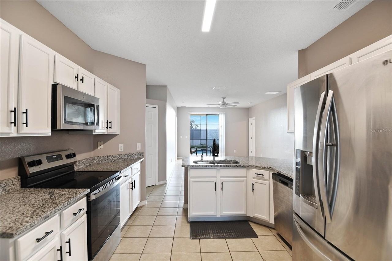 915 Knollwood Dr - Photo 6 of 16