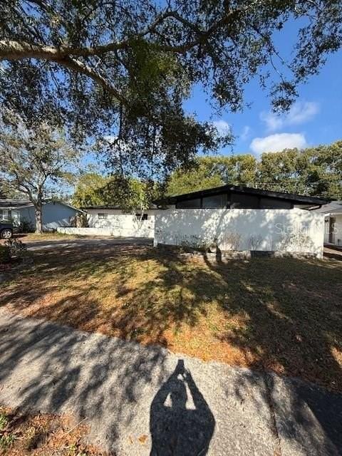 2913 Abbey Ct - Photo 2 of 31