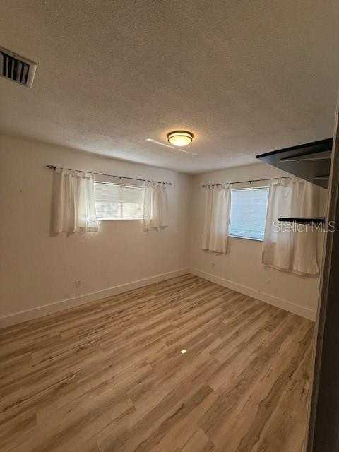 2913 Abbey Ct - Photo 7 of 31