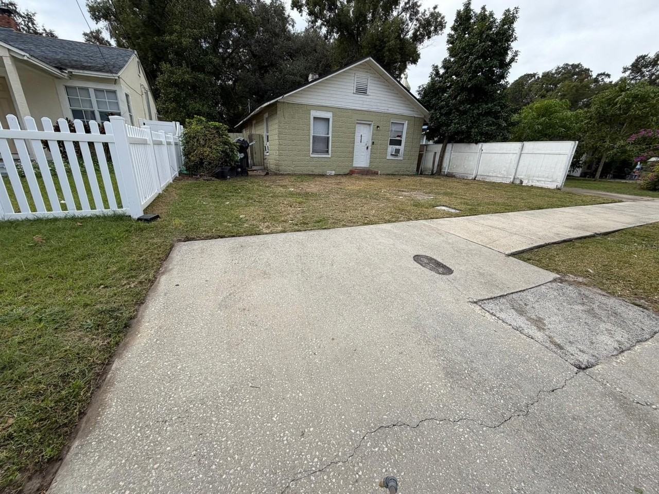 638 Columbia St - Photo 2 of 20