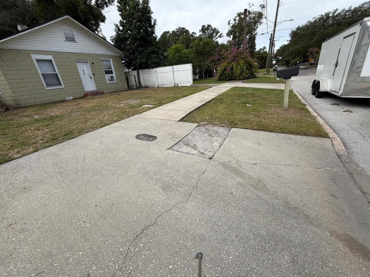 638 Columbia St - Photo 3 of 20