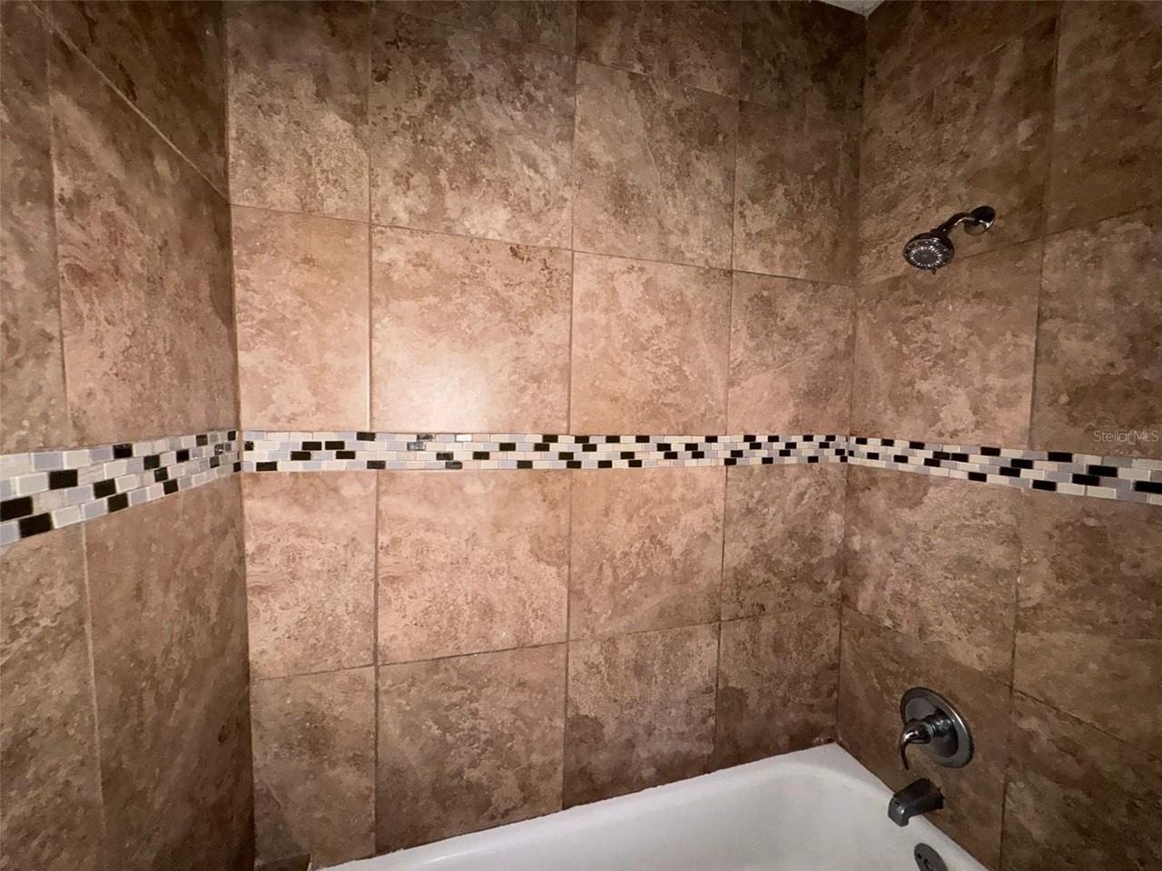 638 Columbia St - Photo 5 of 20