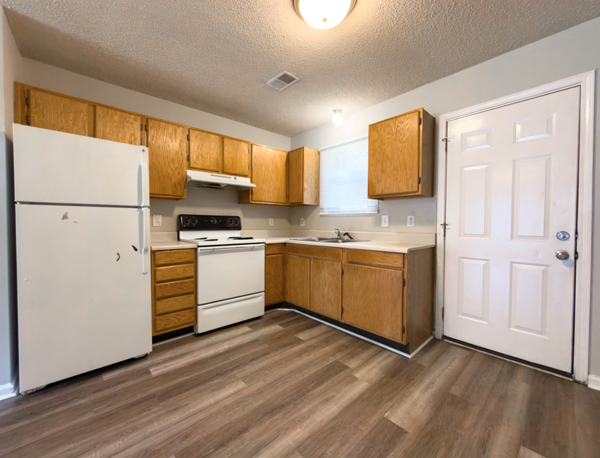 1109 Carver Cir #B - Photo 4 of 13