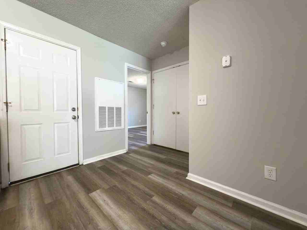 1109 Carver Cir #B - Photo 5 of 13