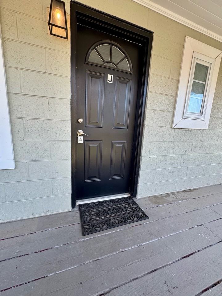 402 S Holly St #J - Photo 5 of 21