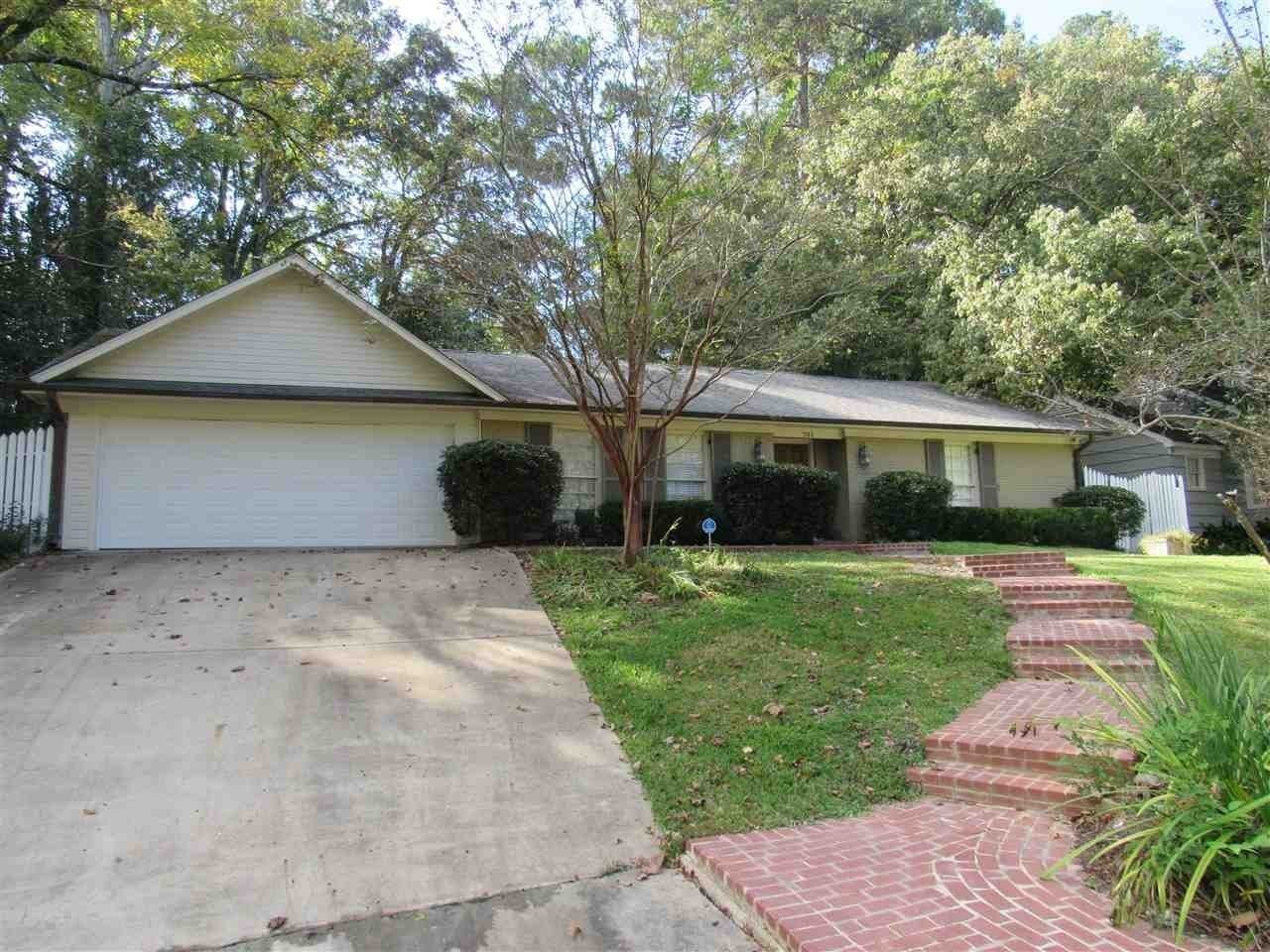 741 Sherwood Dr - Photo 2 of 25