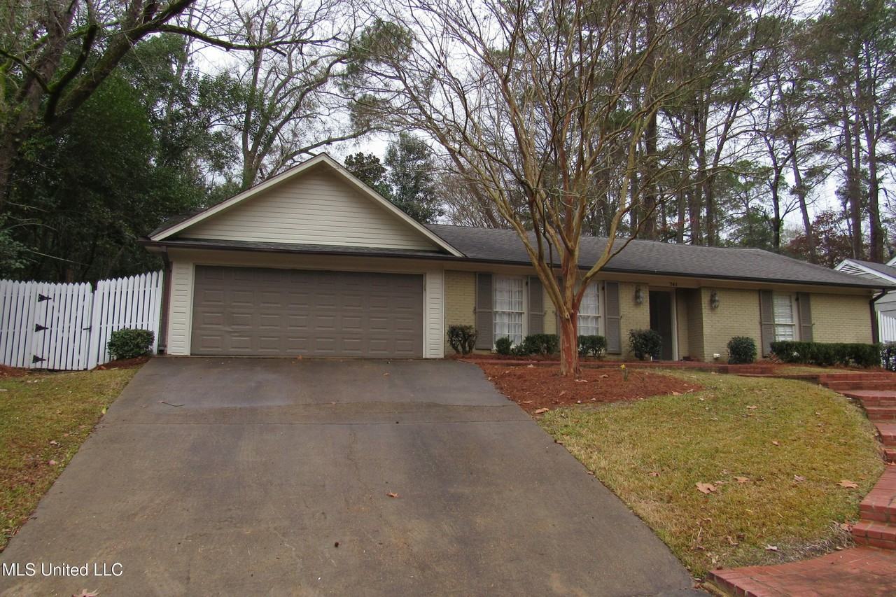 741 Sherwood Dr - Photo 3 of 25