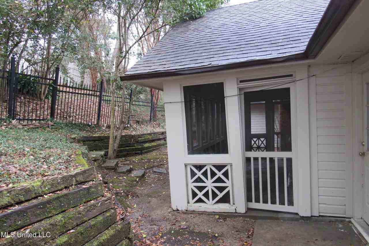 741 Sherwood Dr - Photo 5 of 25