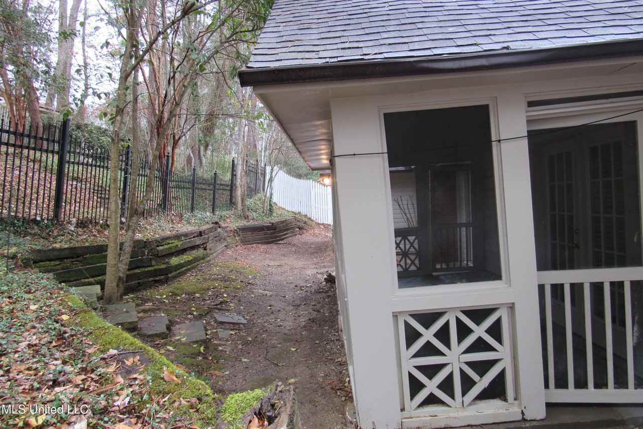 741 Sherwood Dr - Photo 6 of 25