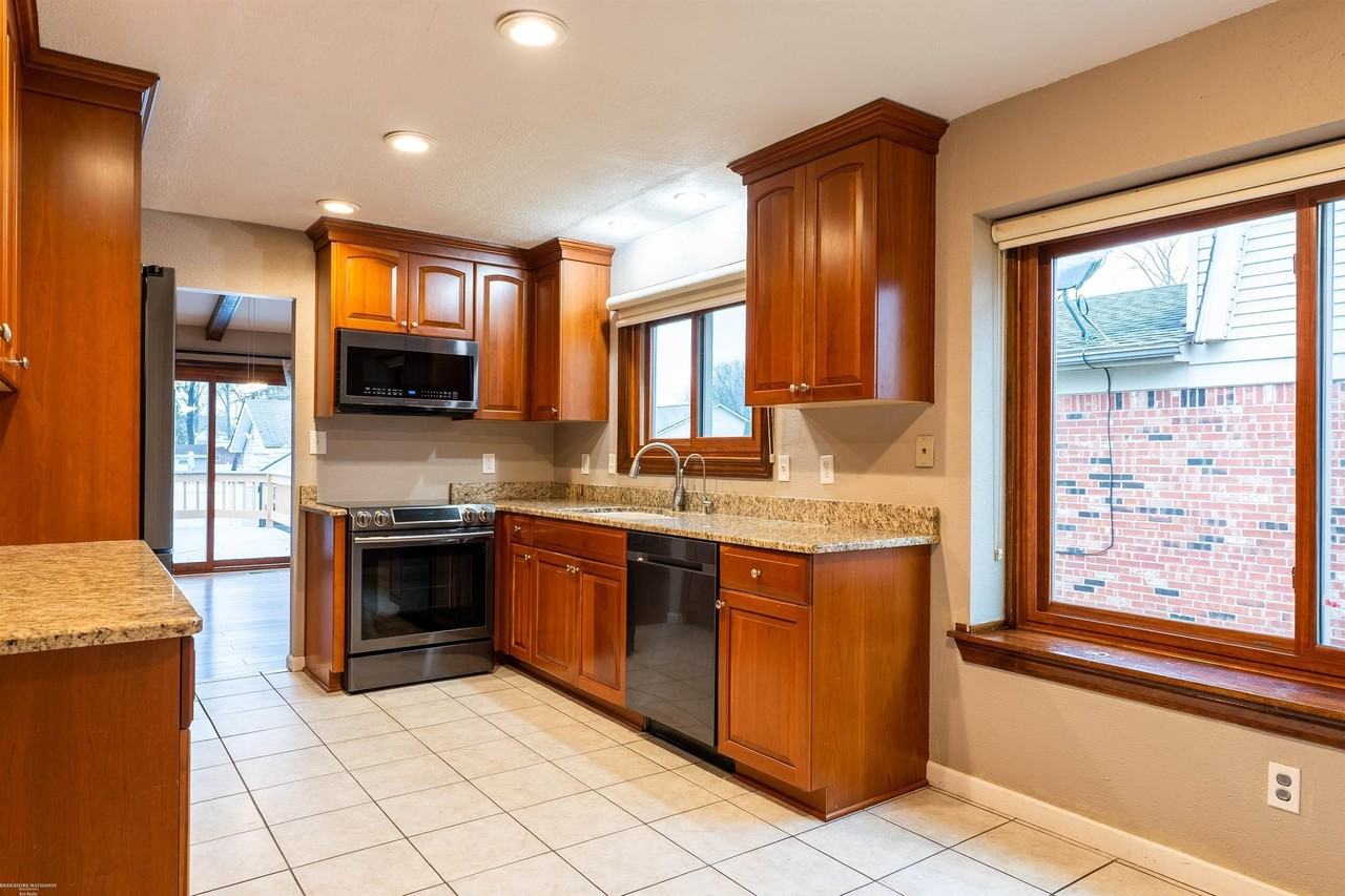 12113 Volpe Dr - Photo 2 of 25