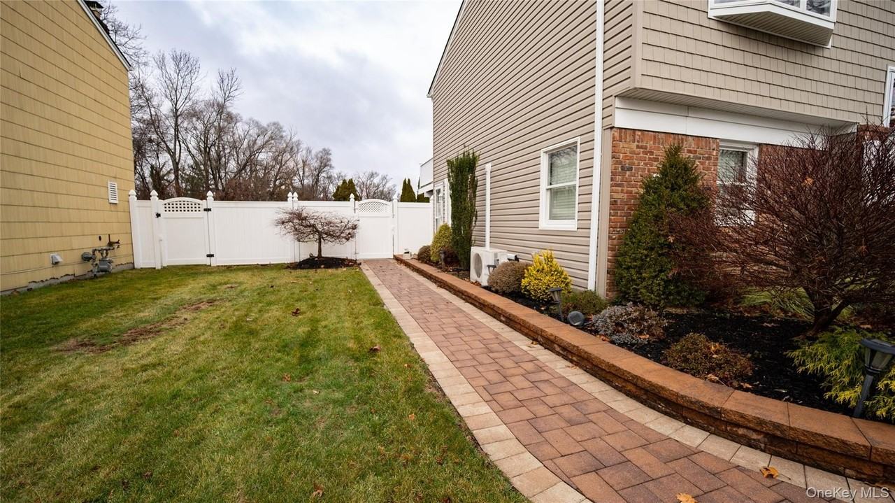 15 Westminster Ln - Photo 2 of 13