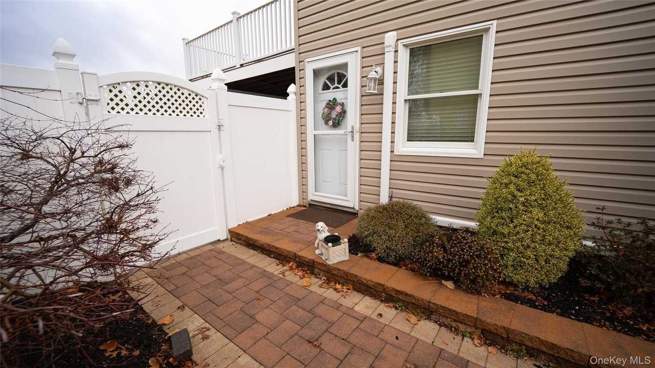 15 Westminster Ln - Photo 3 of 13