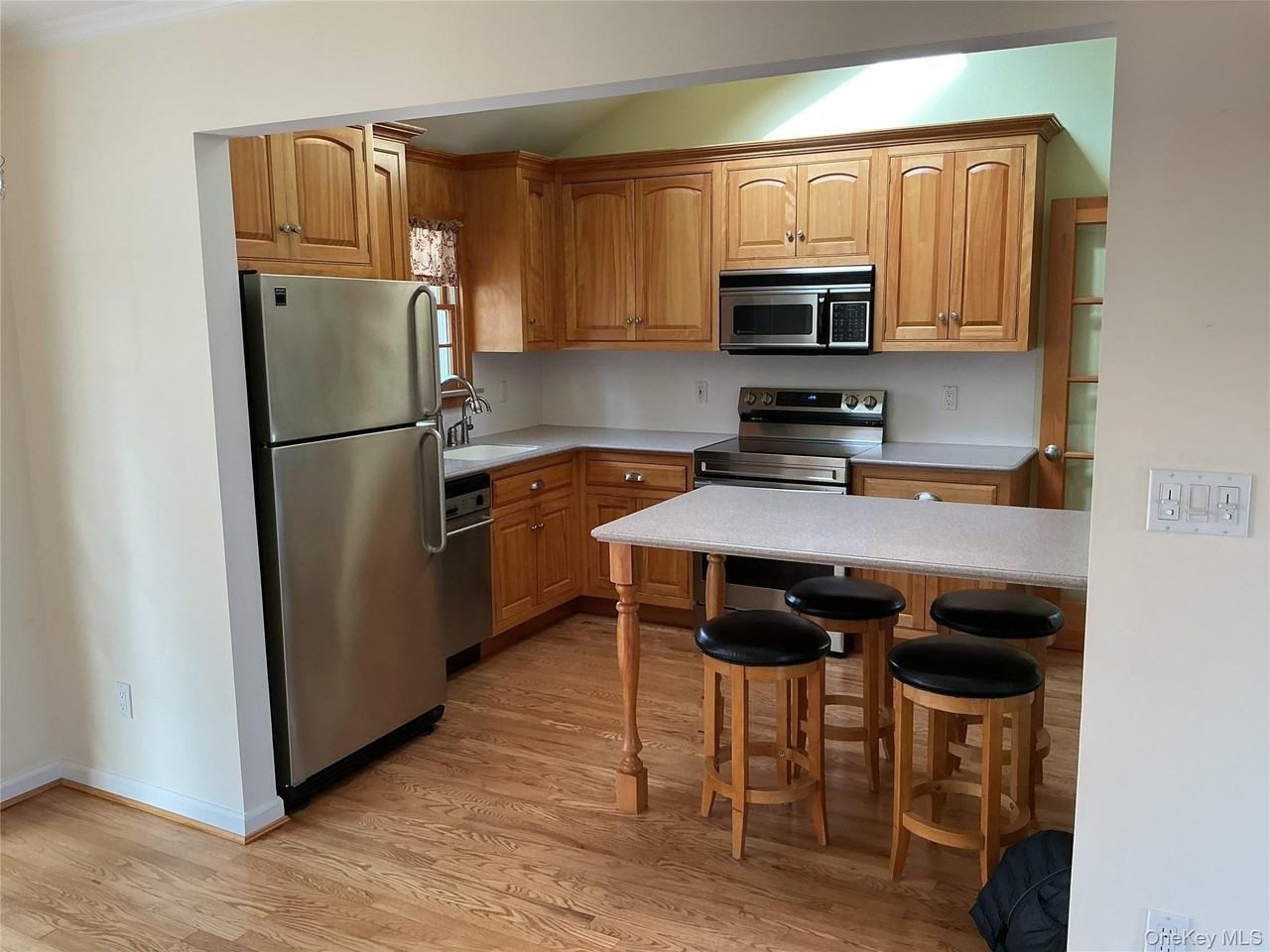 34 Scholl Dr - Photo 3 of 16