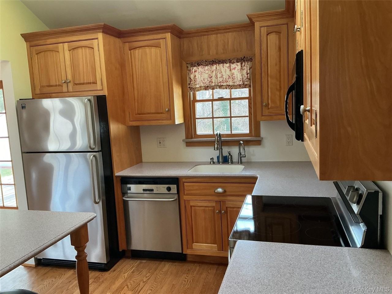 34 Scholl Dr - Photo 5 of 16