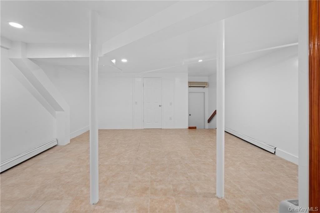 325 Mclean Ave Apt 13 #13 - Photo 4 of 7