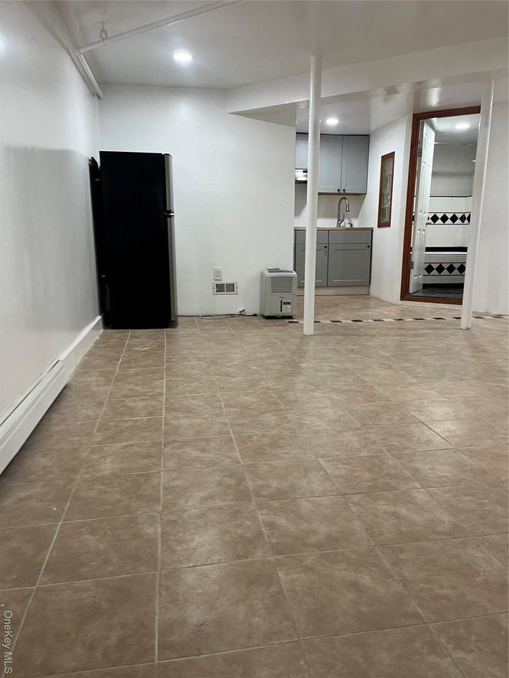 325 Mclean Ave Apt 13 #13 - Photo 5 of 7