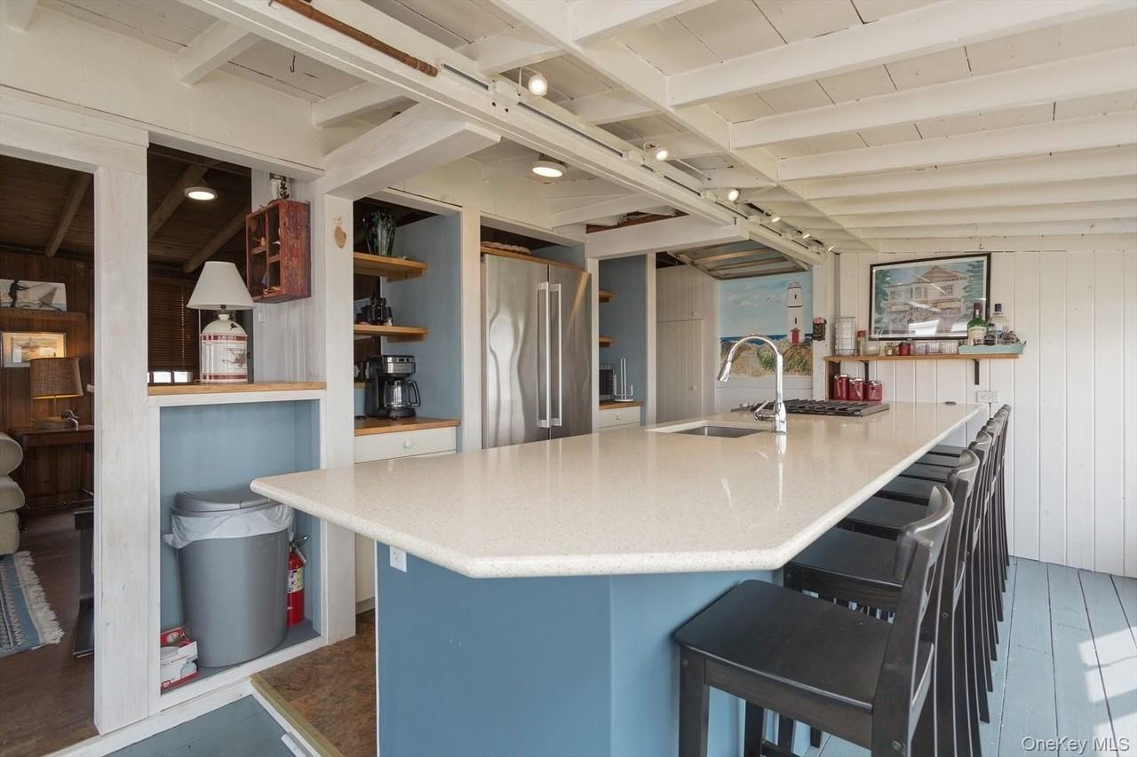 39 Point Rd - Photo 5 of 15