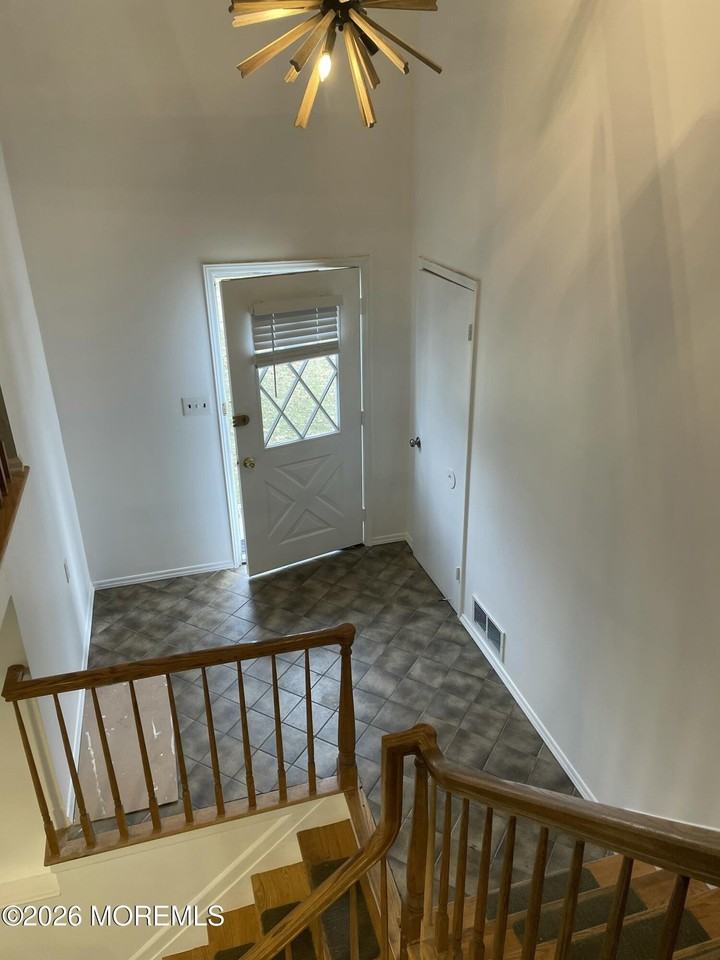 52 Yorke Ct - Photo 2 of 13