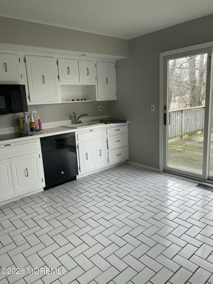 52 Yorke Ct - Photo 3 of 13