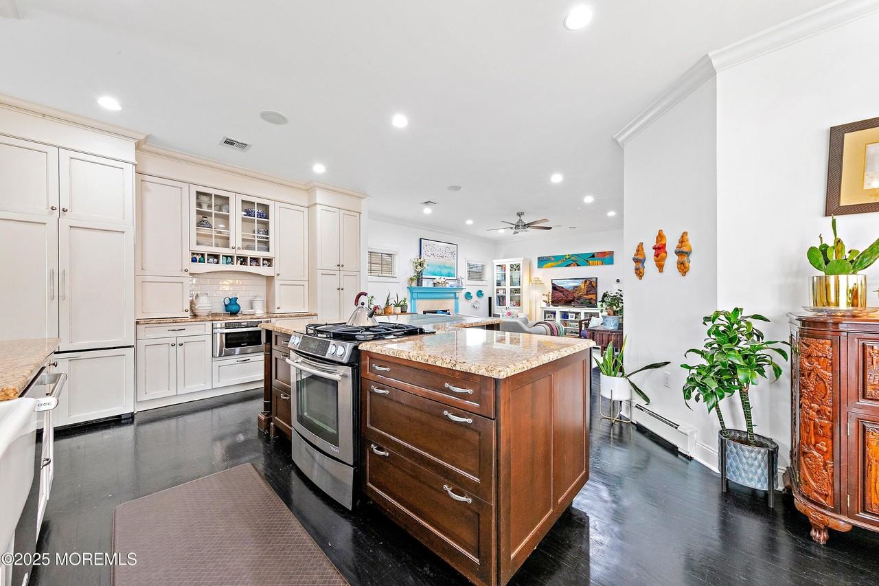 281 Cedar Ave - Photo 3 of 32