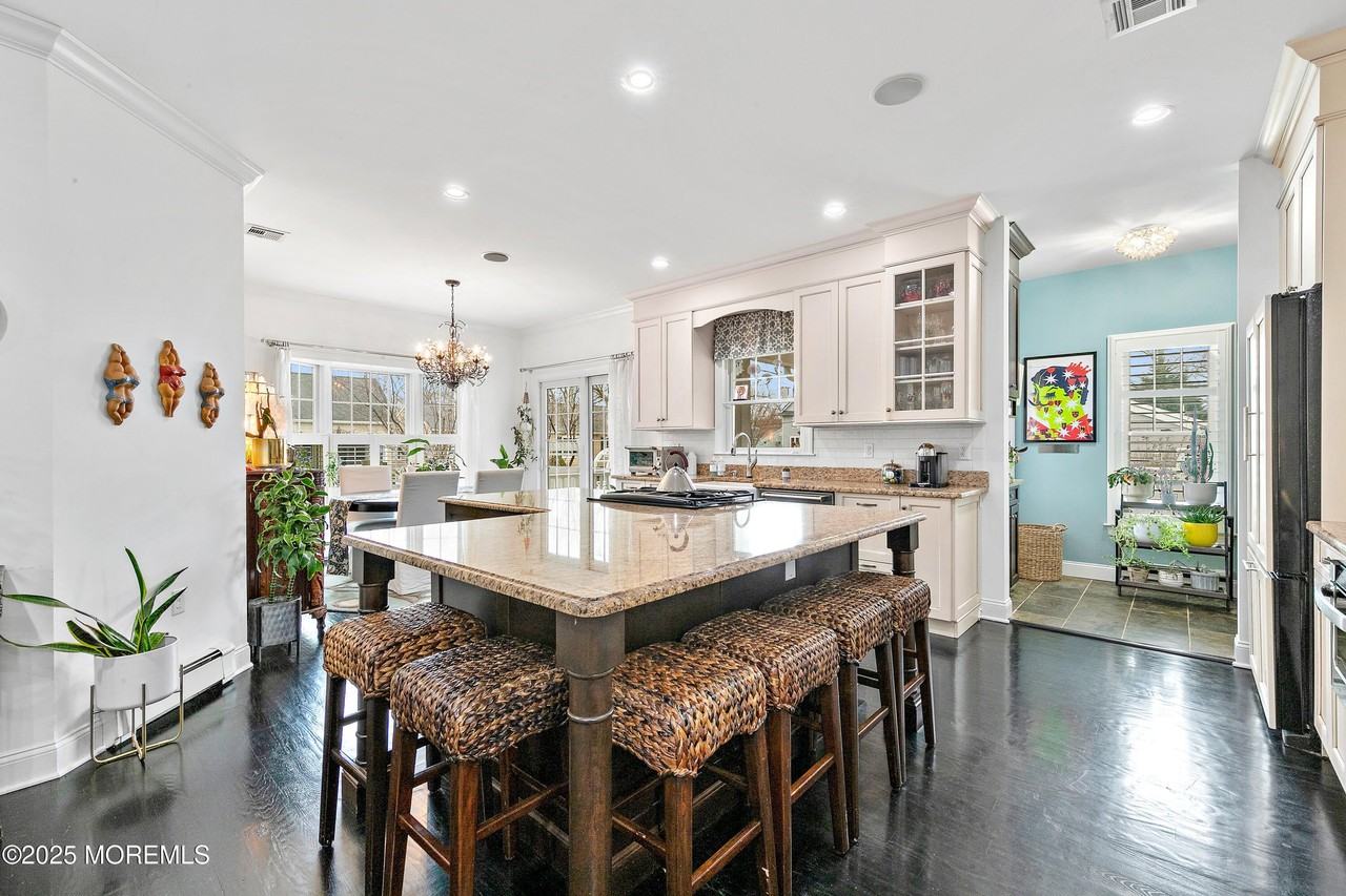 281 Cedar Ave - Photo 4 of 32