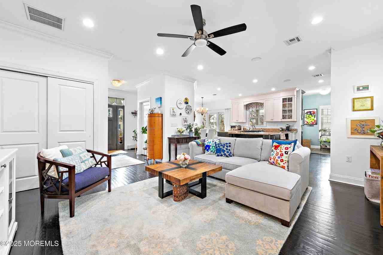 281 Cedar Ave - Photo 6 of 32