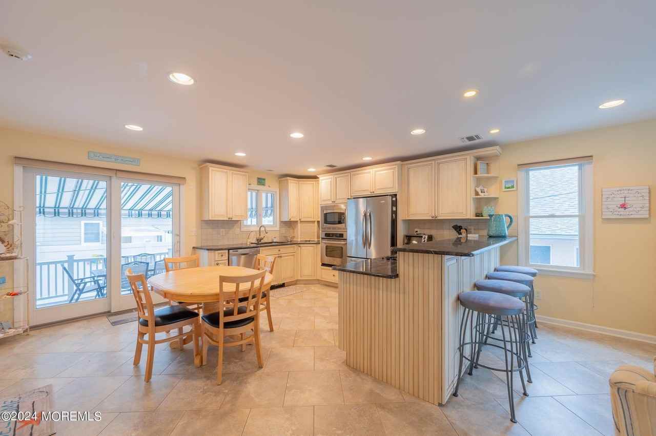 219 3rd Ave - Photo 3 of 27