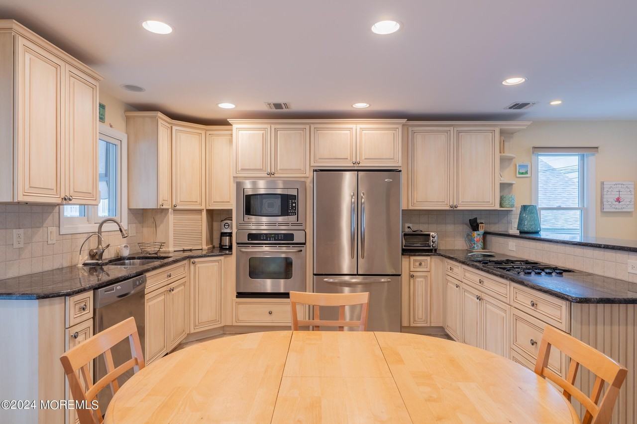 219 3rd Ave - Photo 5 of 27