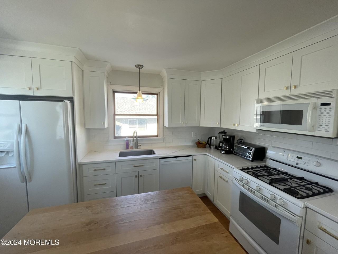 11 Dover Ave - Photo 5 of 31