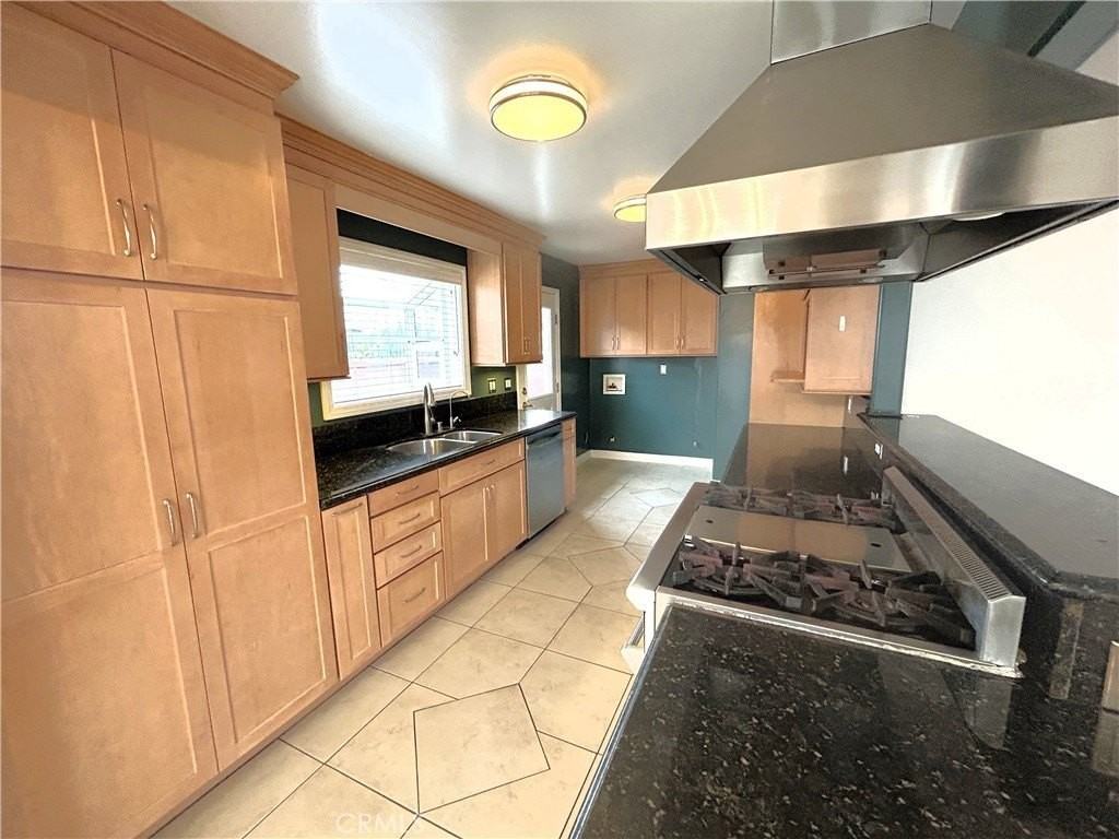 8441 San Marino Dr - Photo 5 of 31