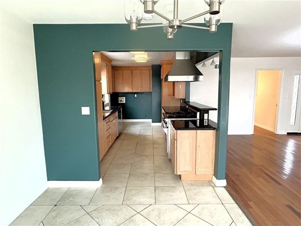 8441 San Marino Dr - Photo 7 of 31