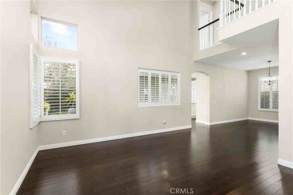 14 Meridian - Photo 3 of 36