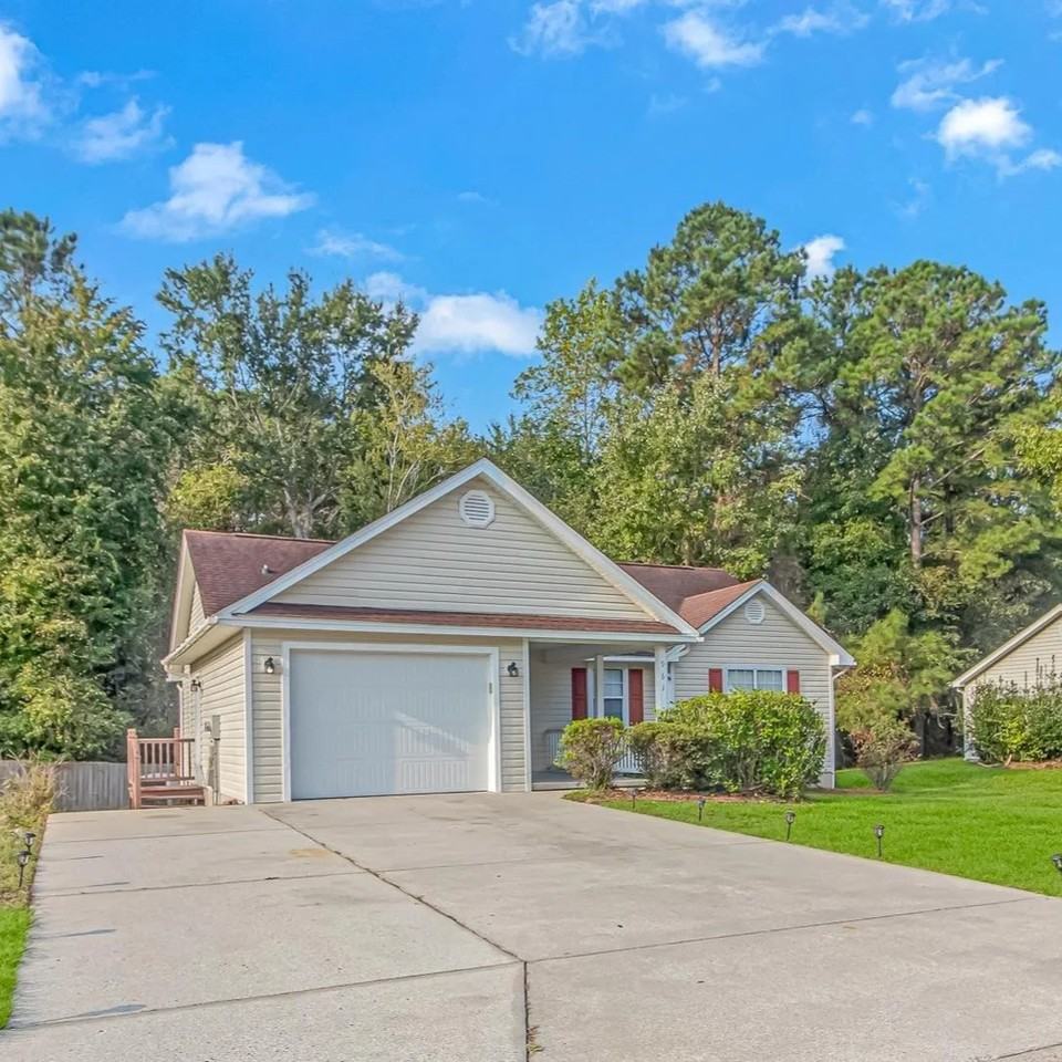 961 Castlewood Dr #1 - Photo 2 of 43